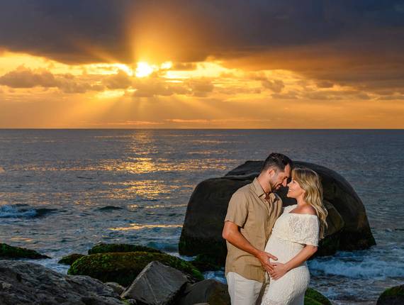 Gestante  de Ensaio Gestante ao Amanhecer na Praia do Estaleirinho em Balneário Camboriú 