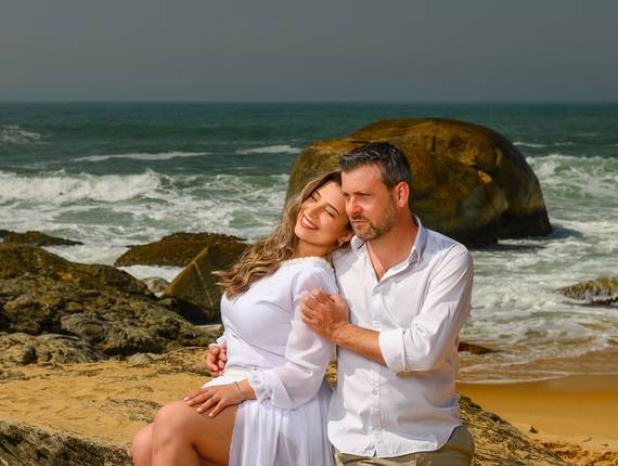 Ensaio Casal - Pré-wedding de Pré-wedding na Praia do Estaleirinho: Ensaio de Casal no Litoral SC