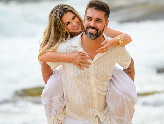 Ensaio Casal - Pré-wedding de Ensaio Pré-Wedding na Praia do Estaleirinho em Balneário Camboriú – SC