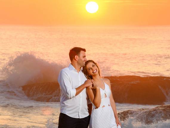 Ensaio Casal - Pré-wedding de Ensaio Pré-Wedding ao Amanhecer na Praia do Estaleirinho em Balneário Camboriú – SC