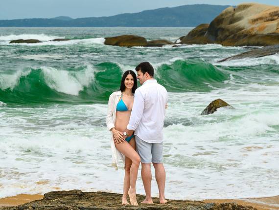 Gestante  de Ensaio Gestante na Praia do Estaleirinho em Balneário Camboriú, SC