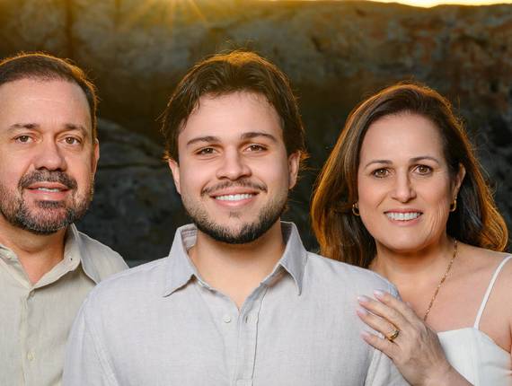 Família de Ensaio de Família na Praia do Estaleirinho em Balneário Camboriú – SC