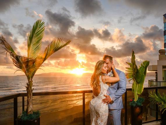 Ensaio Casal - Pré-wedding de Ensaio Pré-wedding (Trash the Dress) em Cobertura Frente Mar em Itapema