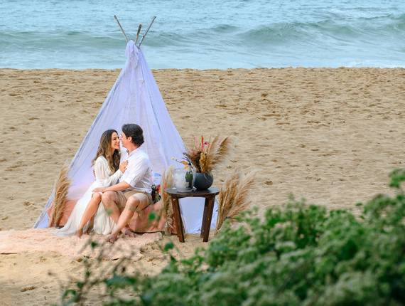 Ensaio Casal - Pré-wedding de Ensaio Pré-wedding na Praia do Estaleirinho em Balneário Camboriú - Bali Bistrô