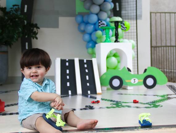 Para crianças de Carrinhos para Miguel e Pedro Henrique 