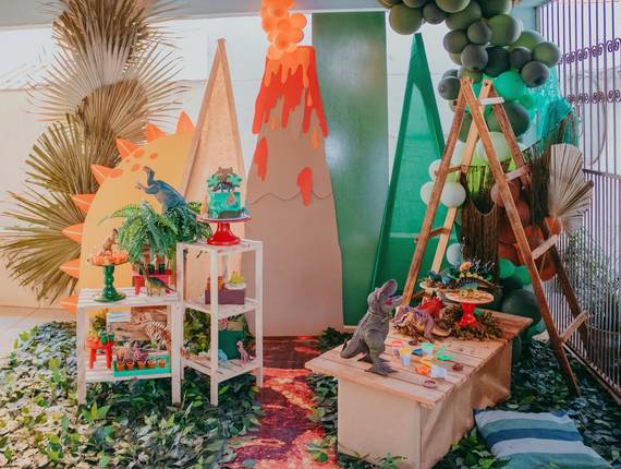 Para crianças de O mundo de dinossauros do José Antônio