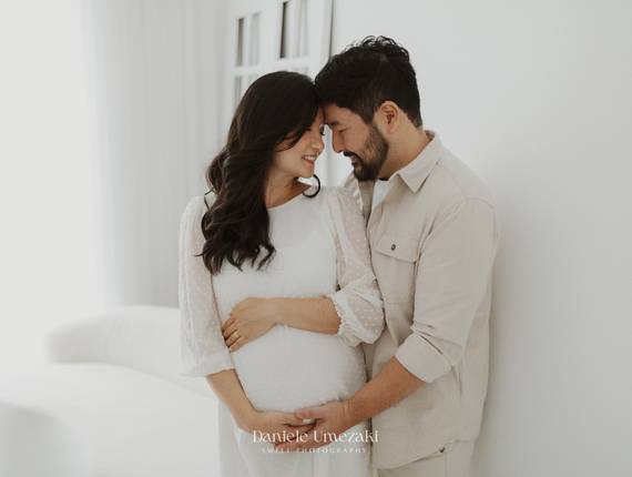 Ensaio Gestante em Estúdio de Ensaio gestante da Natalia e do Micheal no estúdio – à espera do Theo