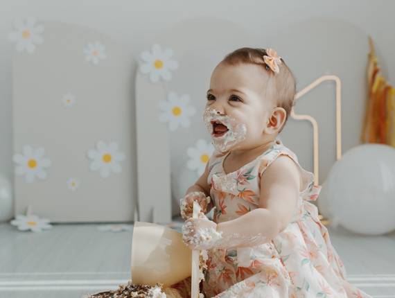 Smash The Cake  de Smash the Cake da Olívia – Ensaio delicado no estúdio em Mogi das Cruzes