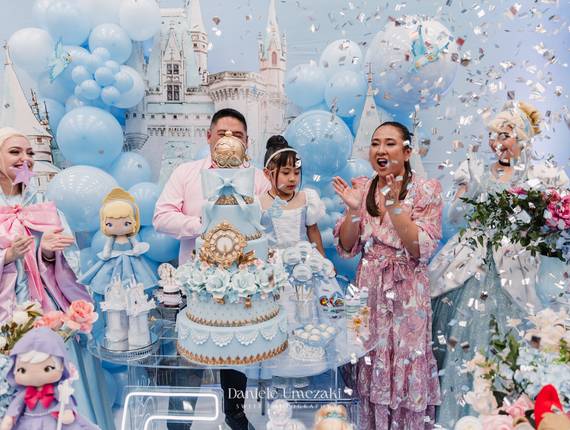 Fotografia de Aniversário Infantil  de Flávia Yumi 5 anos – Tema Cinderela