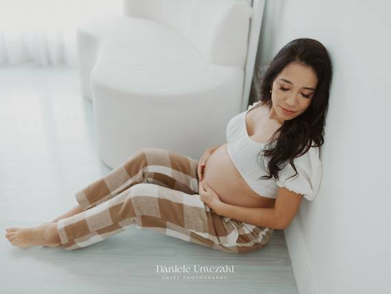 Ensaio Gestante em Estúdio de Ensaio Gestante em Mogi das Cruzes – Renata, Renan e a doce espera por Camila