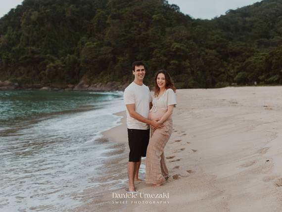 Ensaio Gestante na Praia de Ensaio Gestante na Praia da Juréia | Bia e Caio à espera do Thomas