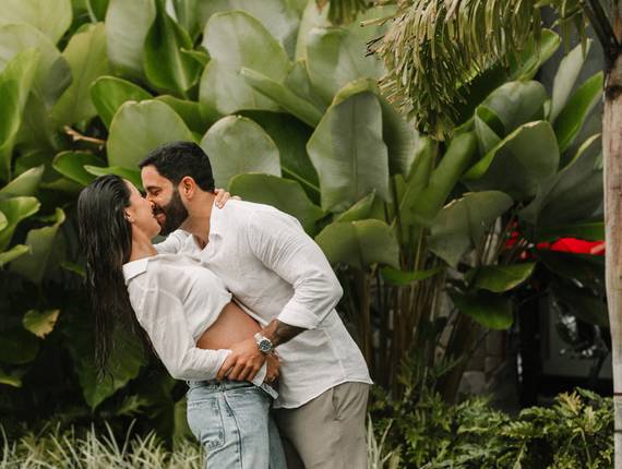 Ensaio Gestante em Casa de Ensaio Gestante na Chuva em Arujá | Loren à espera pela Serena