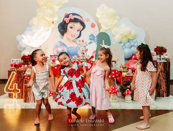fotografia de aniversário infantil  de Fotografia de Aniversário Infantil no Buffet Vira Sapeka em Mogi das Cruzes | 4 Anos da Bia