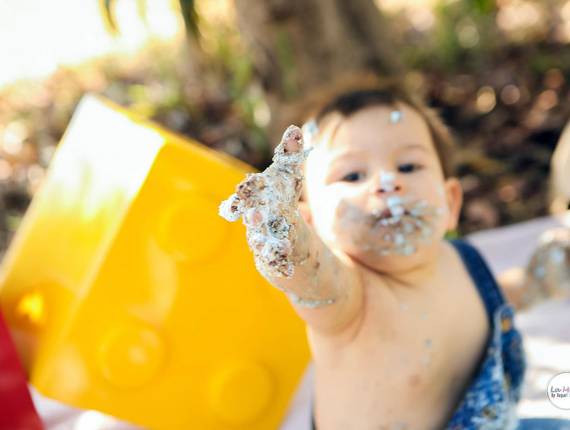 Smash The Cake de Bernardo com seu primeiro aninho, brincando e se divertindo!