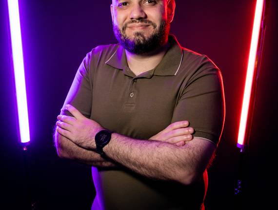 CORPORATIVO de VINI • CORPORATIVO • DESIGNER