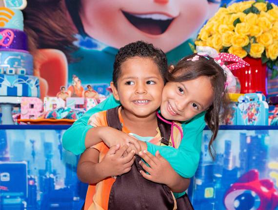 FESTAS de Bruno fez 3 e Brenda fez 6