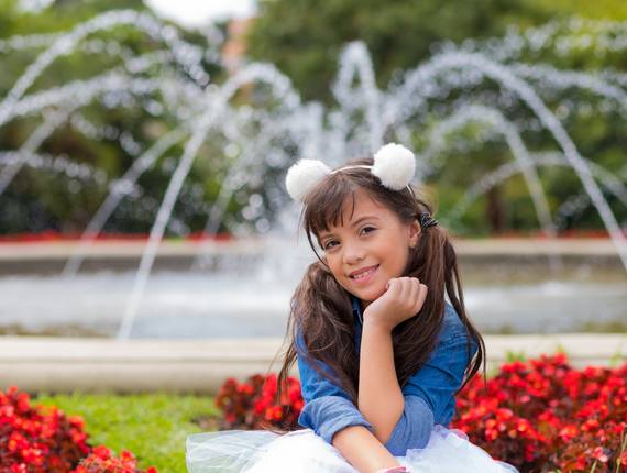 Ensaio infantil de Maria Luiza passeando nos parques