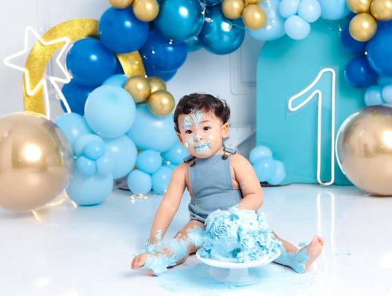 Smash the Cake de Destruindo o bolo com Levi