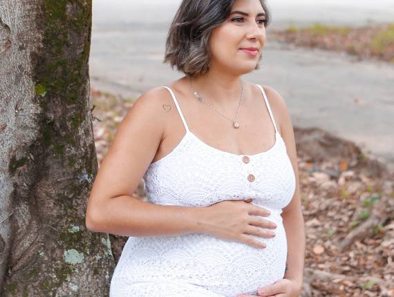 Gestante de Ensaio Gestante Minimalista em família