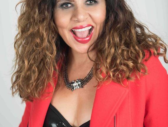 Publicidade de Book fotográfico com a cantora Cristina Amaral