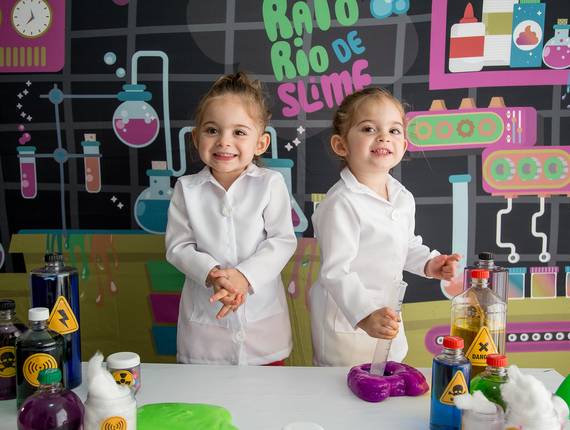 Temáticos de luisa e helena - lab de slime