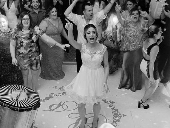 Minhas noivas de Amanda Conte