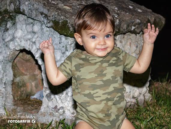 Ensaio Infantil de Ensaio externo do lindo Gonçalo