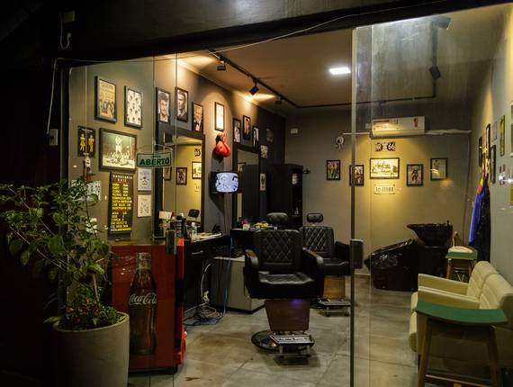 Corporativo de Barbearia Raiz