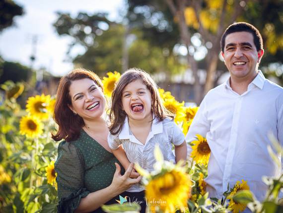 Família e crianças de Campo de Girassóis - Ensaio família