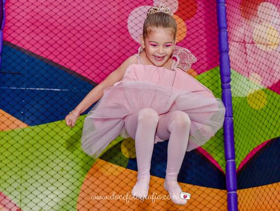 Hora de comemorar de Isa 6 anos