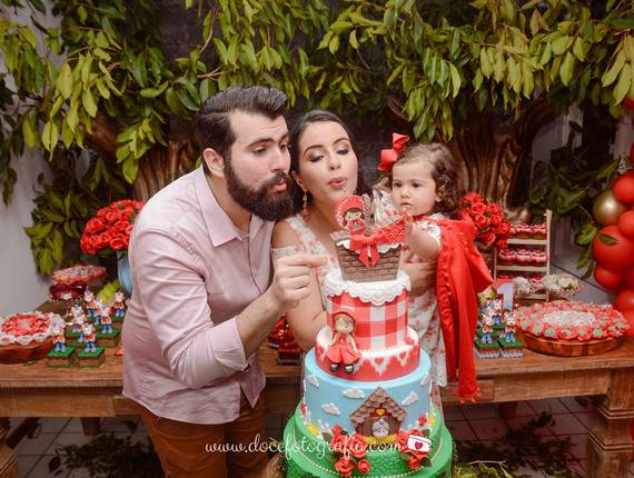 Hora de comemorar de Graziella 1 ano