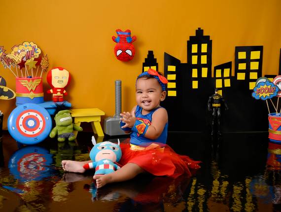 Acompanhamento Infantil de Cenário Super Heróis