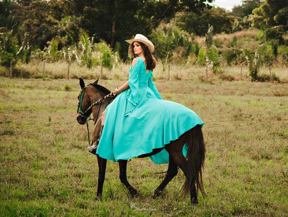 Book de Emilli Tavares - 18 anos