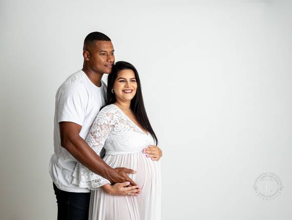 Gestante de Liliane e Darlan esperando por Isadora