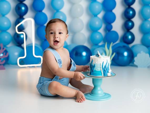 Smash the Cake de Heitor fazendo 1