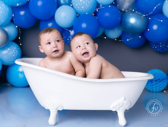 Smash the Cake de Dois amassando o bolo