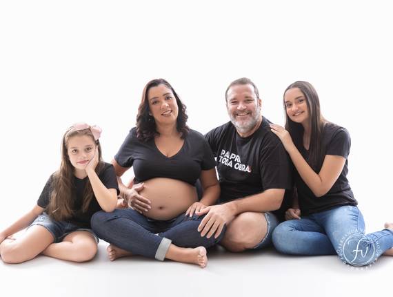 Gestante de Uma linda família esperando o Antônio