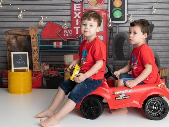 Infantil de Bernardo e Breno com 3 anos