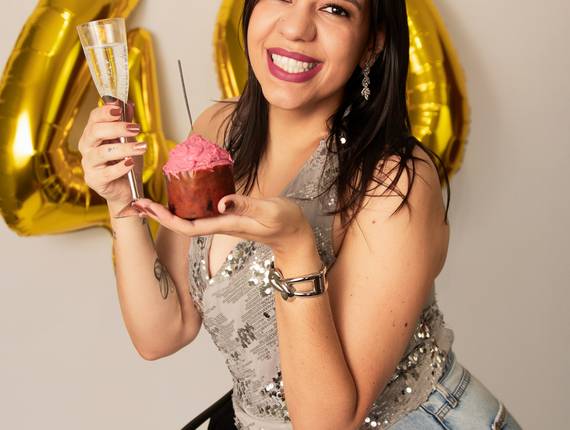 Feminino de Thais Helena