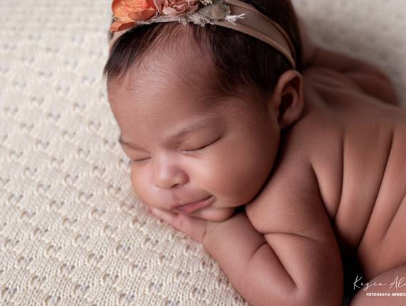 NEWBORN de NEWBORN JÚLIA