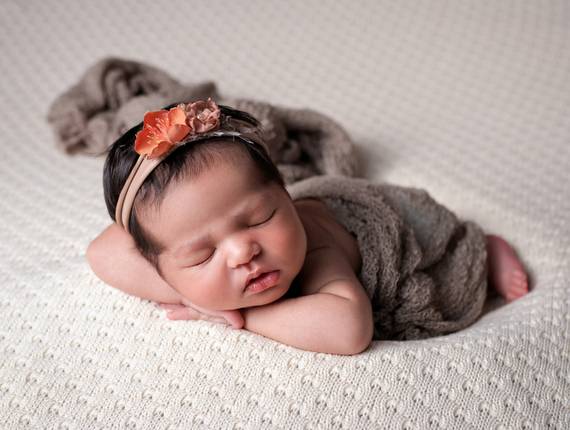 NEWBORN de NEWBORN LÍVIA