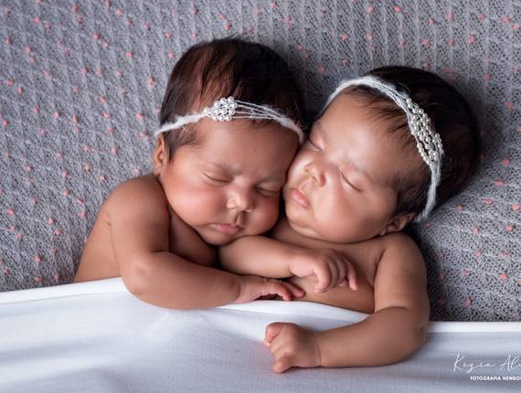 NEWBORN de NEWBORN GEMEAS - Anny e Yasmin
