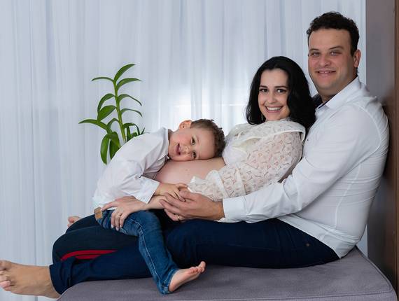 Gestante de Suellen e família