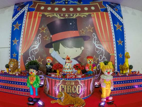 Festas Infantis de Respeitável público, orgulhosamente apresentamos Ribas Neto 1 aninho!