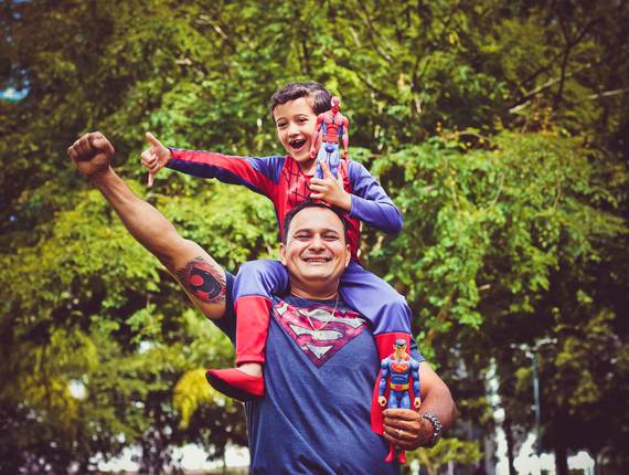 Ensaios infantis de Quando os pais super poderosos entram na brincadeira.