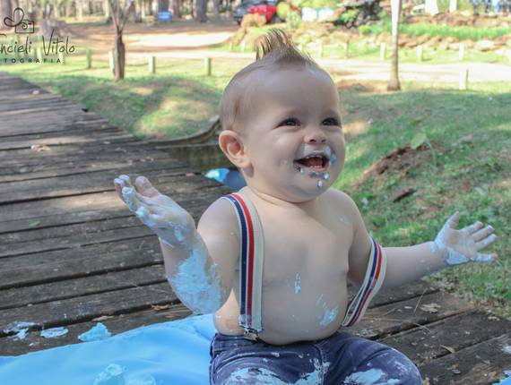 Smash the cake of Lorenzo