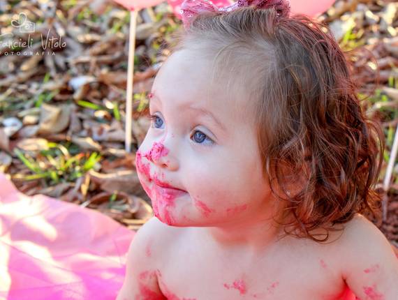 Smash the cake of Luara