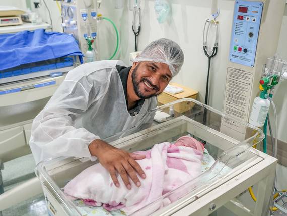 Parto Cesárea de Nascimento Erika