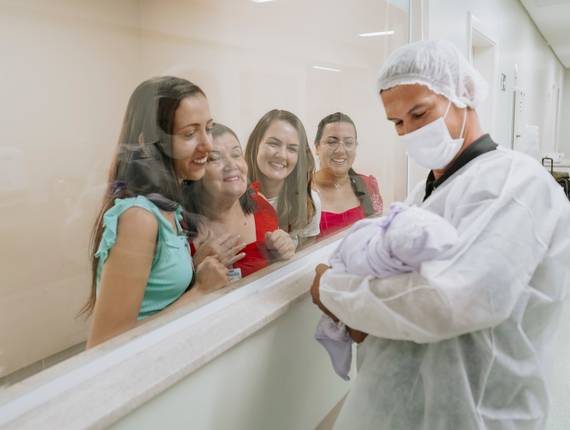 Parto Cesárea de Nascimento Laura