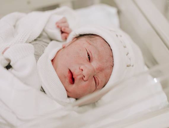 Parto Cesárea de Nascimento Ravi